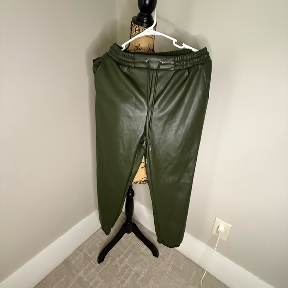 Francesca's Collections Dark Green Jogger Pants - Picture 3 of 6
